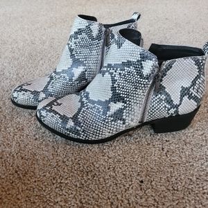 Lucky brand booties size 9.5